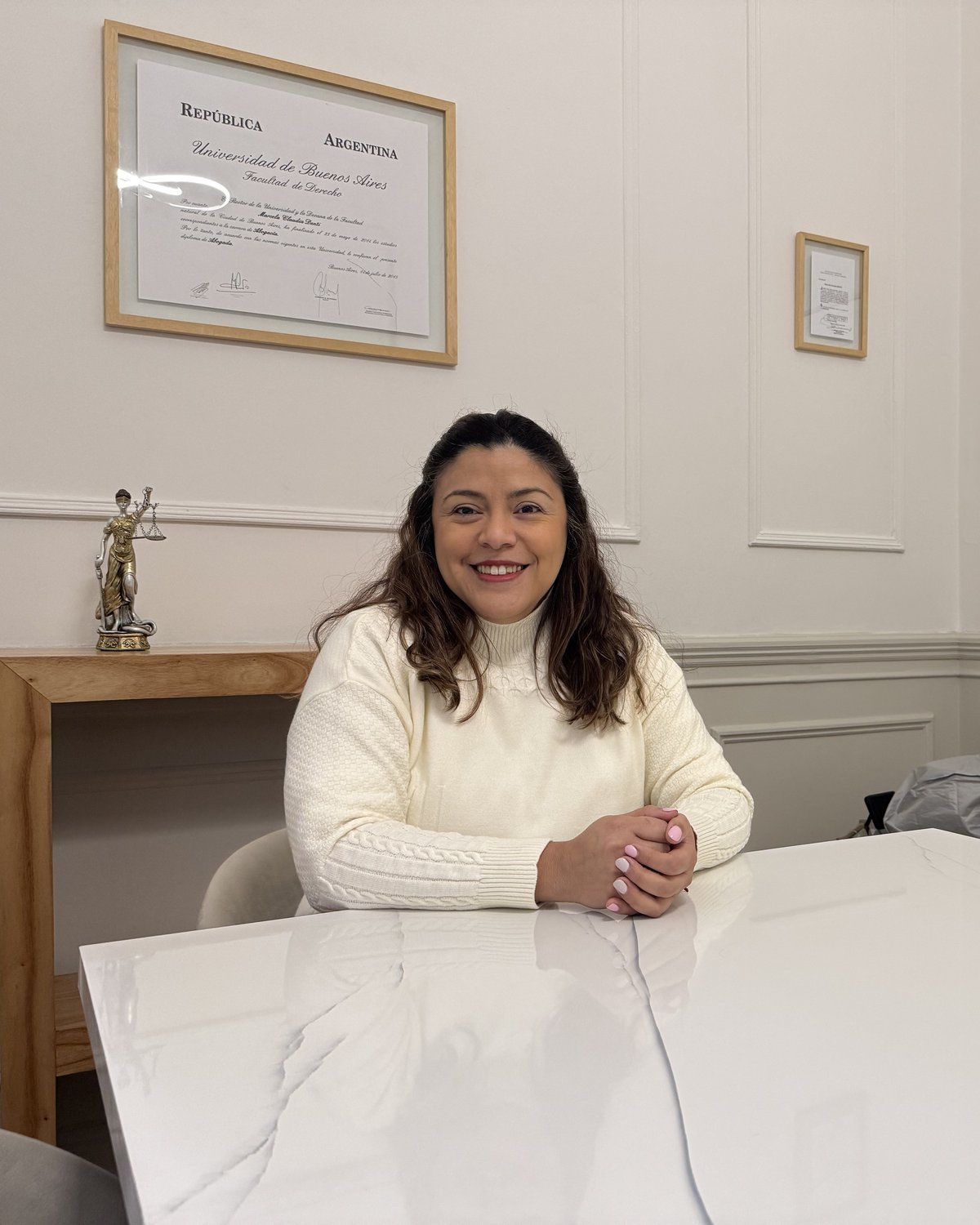 Escribana Marcela Denti en su escribanía de Caballito, CABA